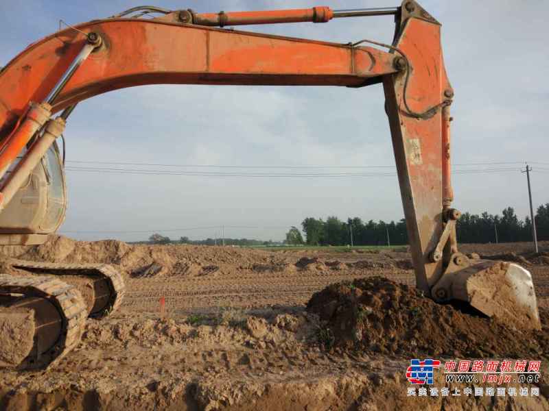 山东出售转让二手25000小时2003年日立EX200挖掘机