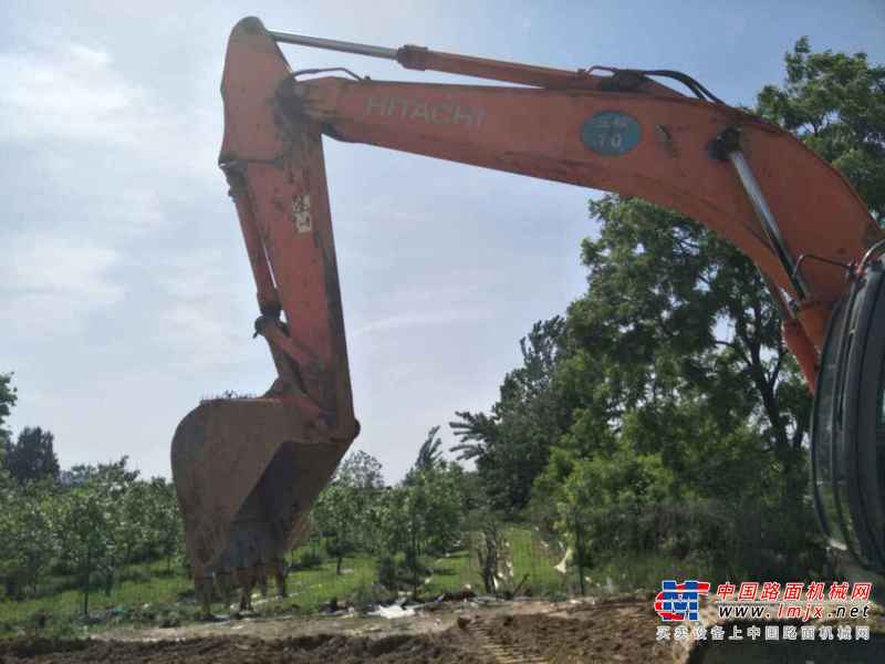 河南出售转让二手8600小时2010年日立ZX240挖掘机