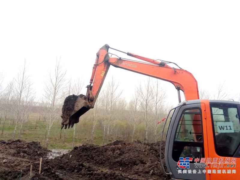 黑龙江出售转让二手6000小时2011年日立ZX70挖掘机