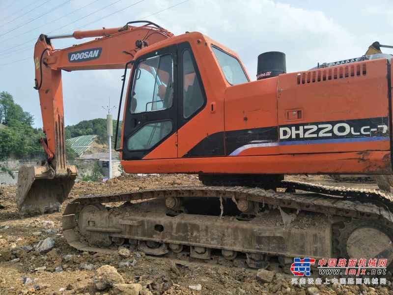 贵州出售转让二手6500小时2011年斗山DH220挖掘机