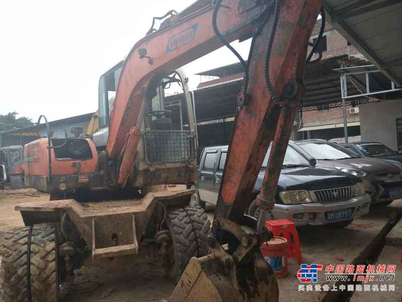 广东出售转让二手8000小时2011年新源机械轮挖65W挖掘机