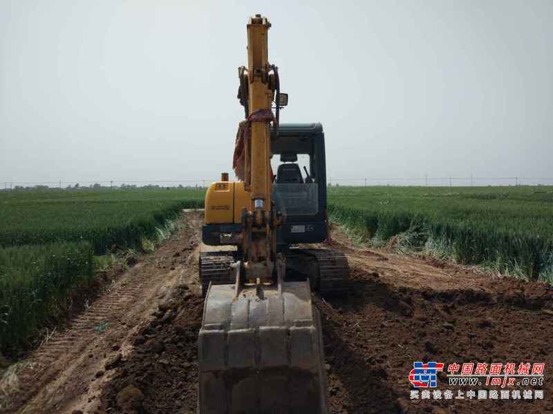 陕西出售转让二手1300小时2016年柳工CLG906D挖掘机