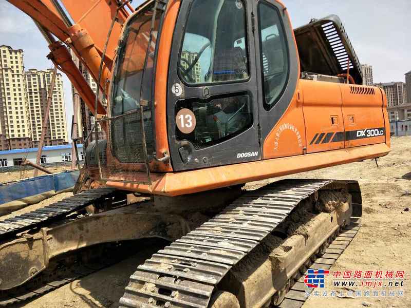 辽宁出售转让二手10000小时2010年斗山DX260LC挖掘机