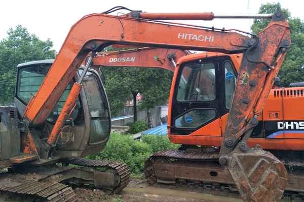 湖北出售转让二手8900小时2011年日立ZX70挖掘机