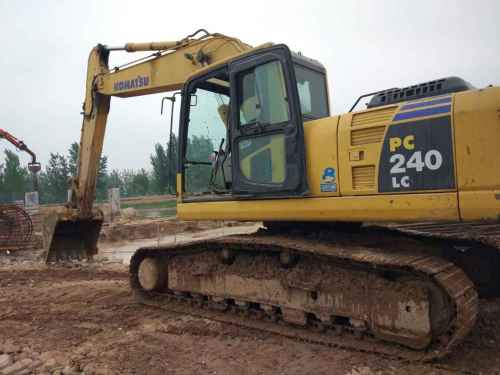 山东出售转让二手7000小时2010年小松PC220挖掘机
