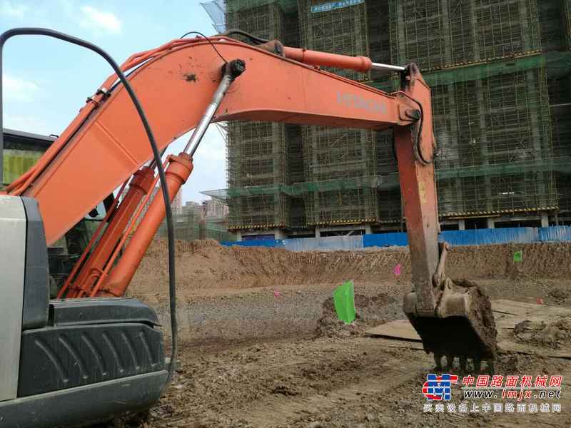 安徽出售转让二手9000小时2010年日立ZX200挖掘机