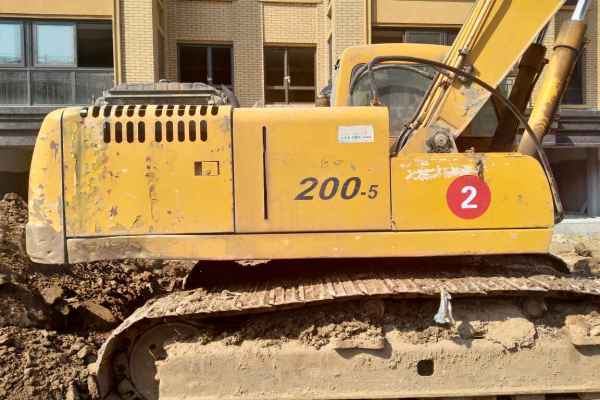 江苏出售转让二手20000小时2004年现代R200挖掘机