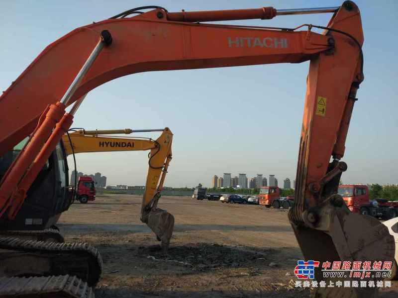 陕西出售转让二手6000小时2010年日立ZX250H挖掘机
