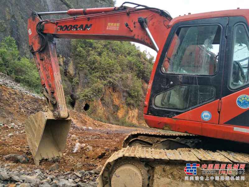 贵州出售转让二手12000小时2004年大宇DH220LC挖掘机