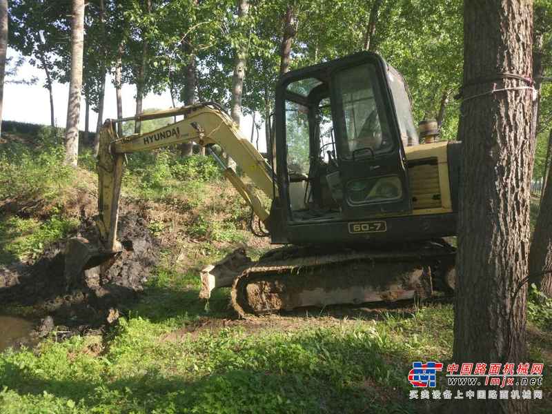 山东出售转让二手10000小时2004年现代R60挖掘机