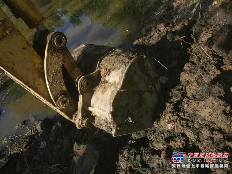 山东出售转让二手10000小时2004年现代R60挖掘机