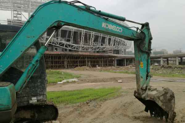 安徽出售转让二手6000小时2013年神钢SK75挖掘机