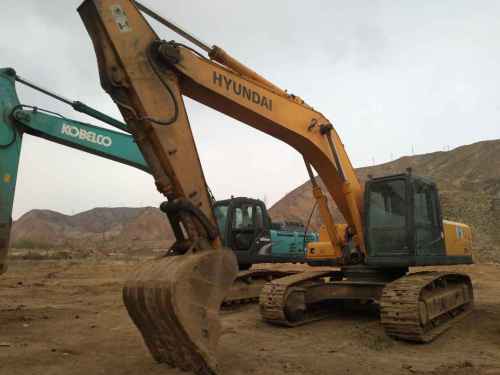 甘肃出售转让二手8000小时2009年现代R305LC挖掘机
