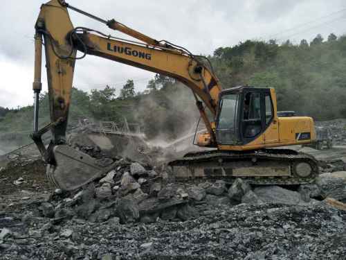 贵州出售转让二手9820小时2009年柳工225C挖掘机