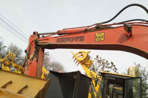 甘肃出售转让二手4000小时2010年恒特重工HT120A挖掘机