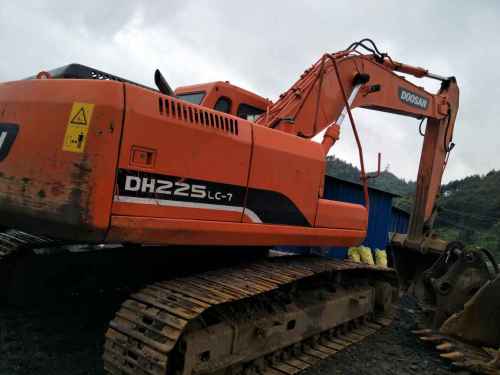 贵州出售转让二手7600小时2011年斗山DH225挖掘机