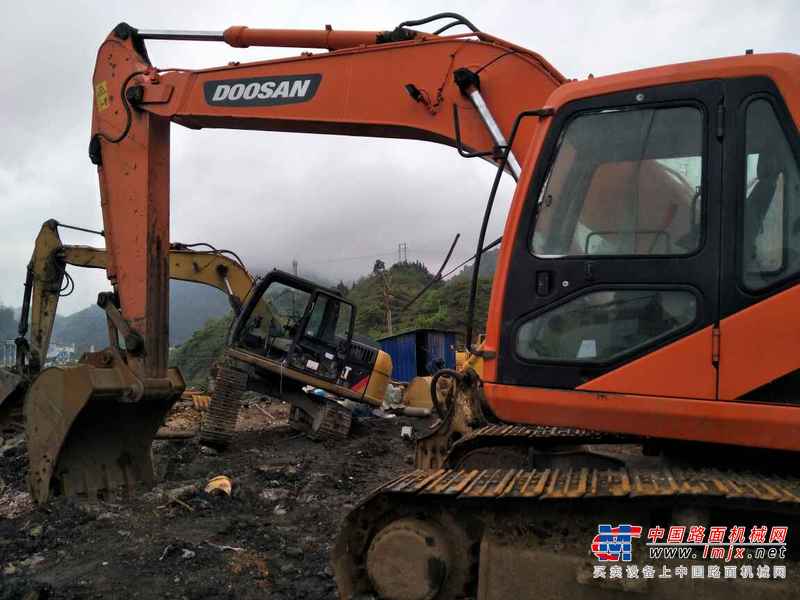 贵州出售转让二手7600小时2011年斗山DH225挖掘机