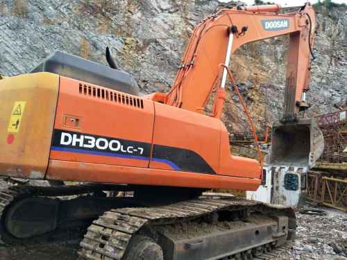 贵州出售转让二手7600小时2011年斗山DH300LC挖掘机