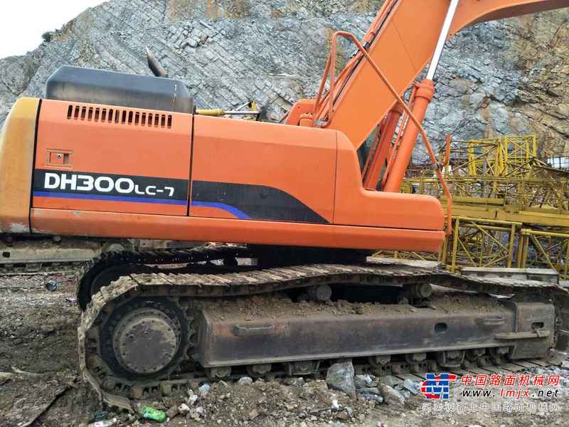 贵州出售转让二手7600小时2011年斗山DH300LC挖掘机