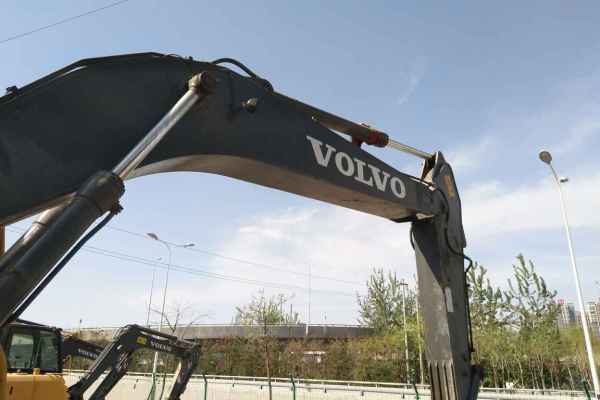 甘肃出售转让二手8000小时2009年沃尔沃EC240B挖掘机