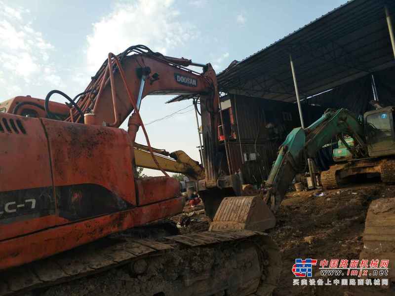 江西出售转让二手8900小时2008年斗山DH220LC挖掘机