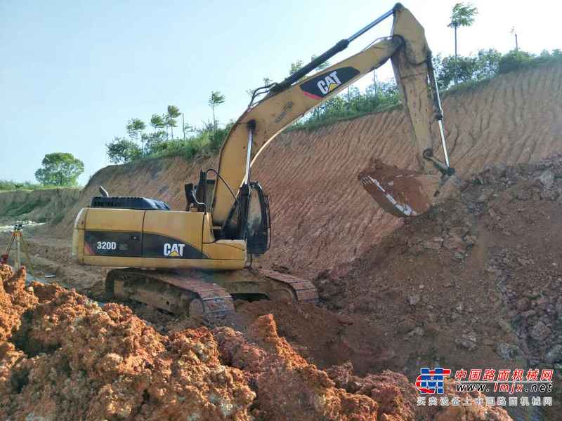 湖北出售转让二手9800小时2012年卡特彼勒320DGC挖掘机