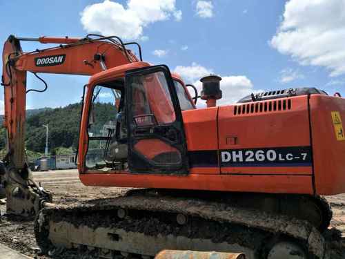 贵州出售转让二手8100小时2010年斗山DH220挖掘机