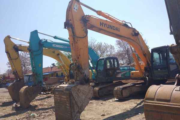 山东出售转让二手6700小时2011年现代R265LC挖掘机
