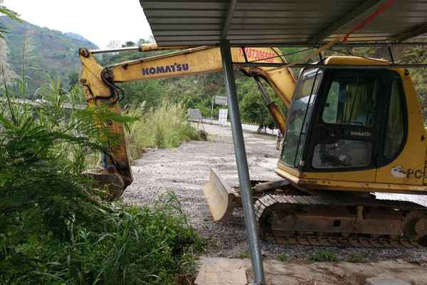 云南出售转让二手12000小时2008年小松PC60挖掘机