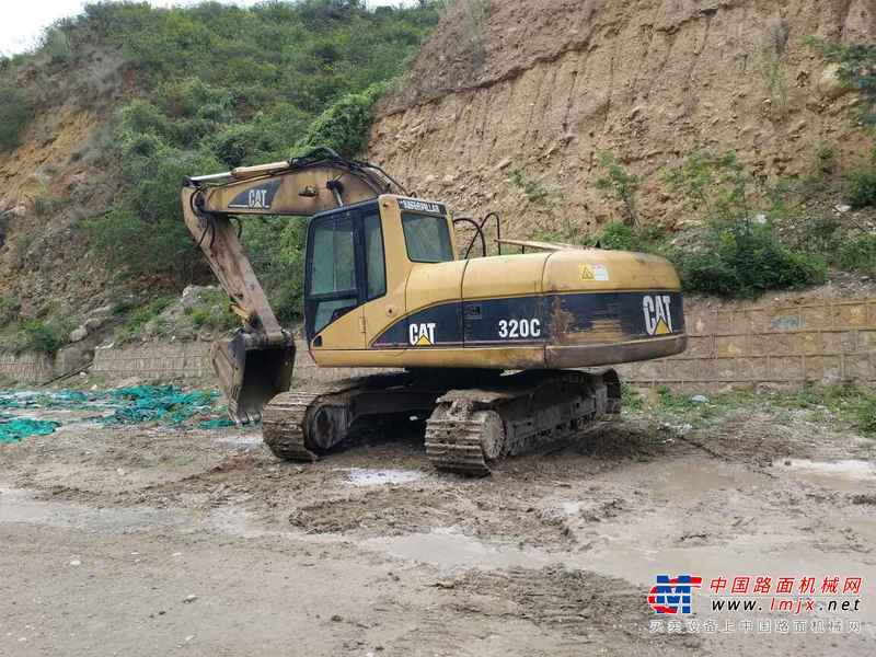 云南出售转让二手14000小时2005年卡特彼勒320C挖掘机