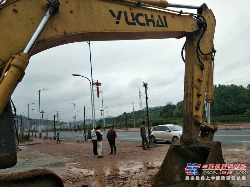 湖南出售转让二手5000小时2009年玉柴YC230LC挖掘机