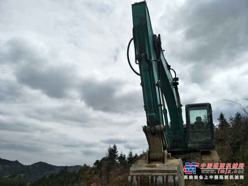 贵州出售转让二手7650小时2009年神钢SK210LC挖掘机