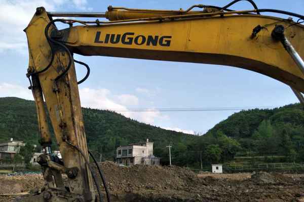 贵州出售转让二手8900小时2007年柳工CLG220LC挖掘机