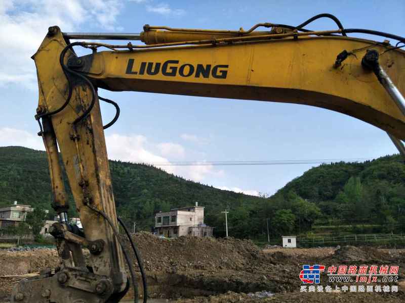 贵州出售转让二手8900小时2007年柳工CLG220LC挖掘机