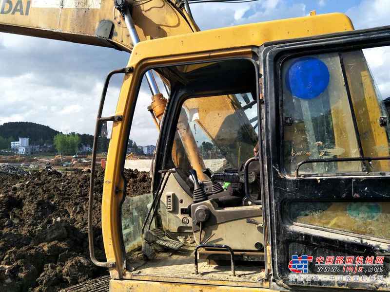 贵州出售转让二手8700小时2007年现代R215挖掘机