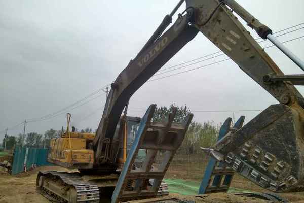 山东出售转让二手12000小时2008年沃尔沃EC210B挖掘机