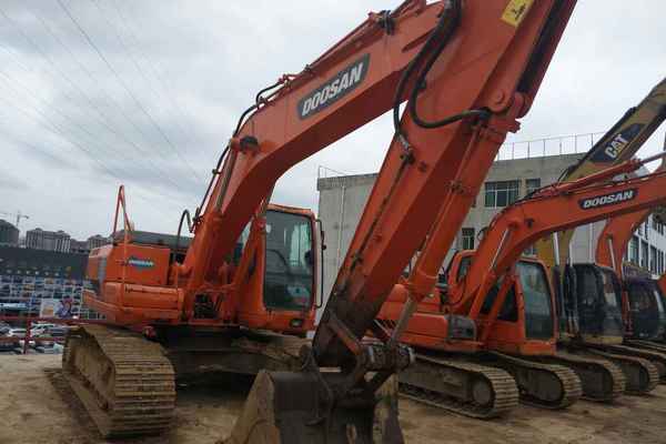 贵州出售转让二手5500小时2011年斗山DH225LC挖掘机