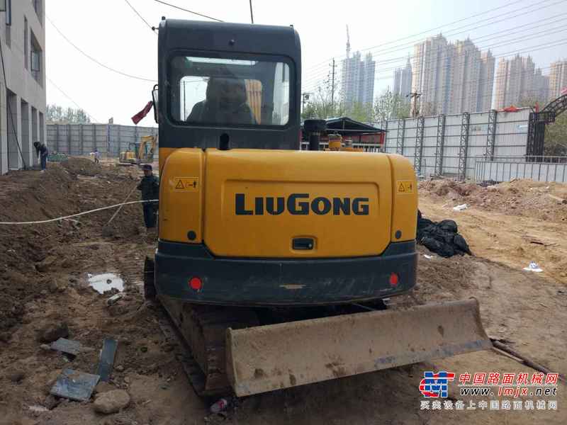 山东出售转让二手800小时2016年柳工CLG906D挖掘机
