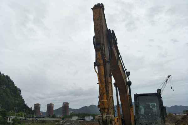 贵州出售转让二手7681小时2013年龙工LG6150挖掘机