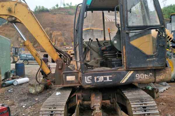 云南出售转让二手7896小时2010年柳工CLG906C挖掘机