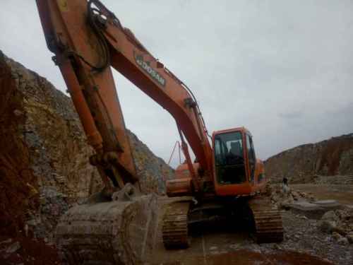贵州出售转让二手8000小时2011年斗山DH225挖掘机