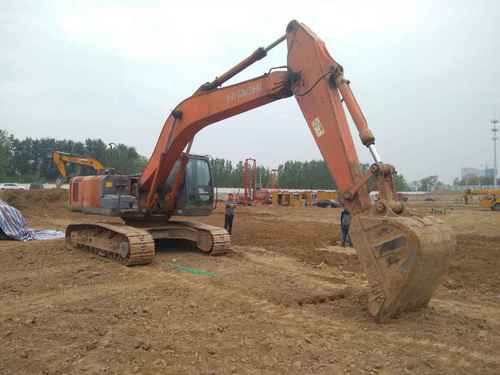 山东出售转让二手8567小时2010年日立ZX240挖掘机