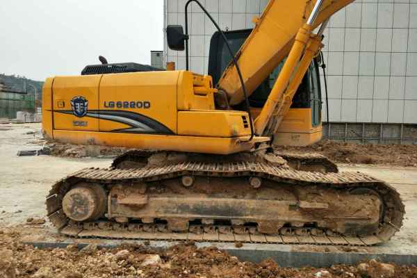 湖南出售转让二手4000小时2014年龙工LG6220挖掘机