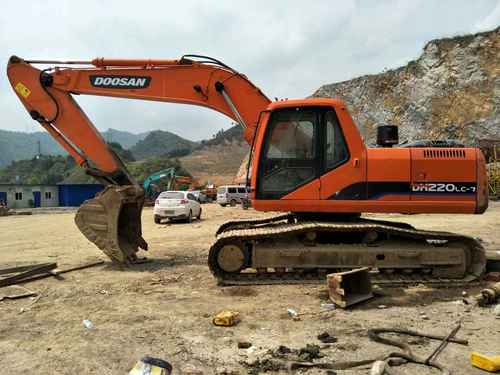 贵州出售转让二手8870小时2010年斗山DH220挖掘机