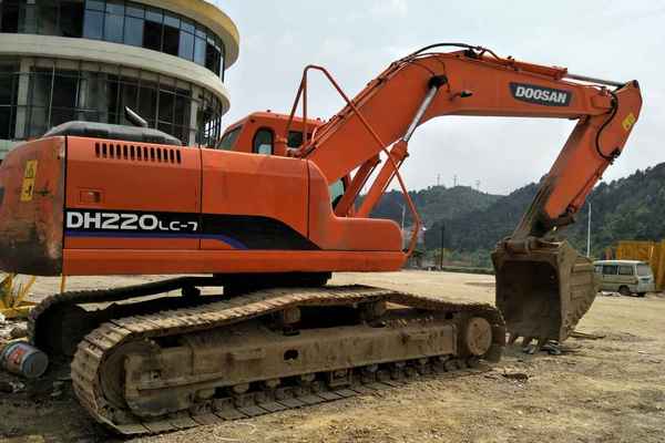 贵州出售转让二手8870小时2010年斗山DH220挖掘机