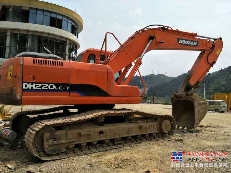 贵州出售转让二手8870小时2010年斗山DH220挖掘机