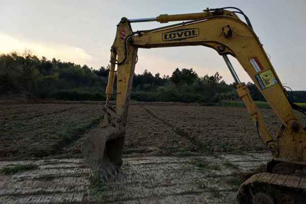 安徽出售转让二手12000小时2010年福田雷沃FR85挖掘机
