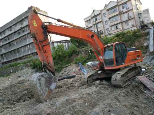 湖北出售转让二手7000小时2010年斗山DX260LC挖掘机