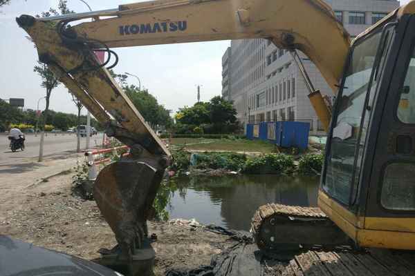 天津出售转让二手16895小时2006年小松PC60挖掘机