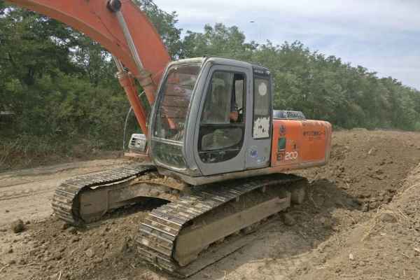 天津出售转让二手15800小时2003年日立EX200挖掘机